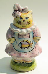 915 -Chatte habillée avec robe rose