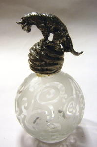 1553 -Bouteille de parfum