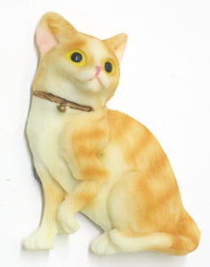2423 -Le chat roux assis