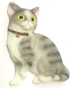 2422 -Le chat gris assis
