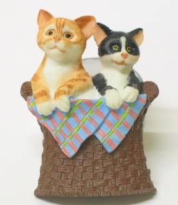 2429 -Couple de chats dans panier