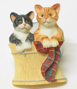 2430 -Couple de chats dans panier