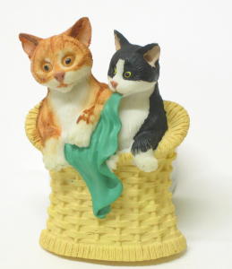 2431 -Couple de chats dans panier